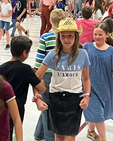 4th grade students enjoy dancing
