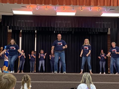 3rd grade teachers dancing