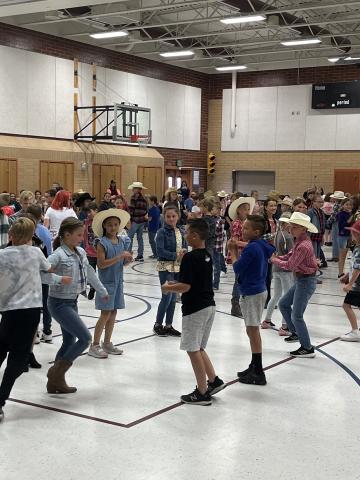 4th grade students dancing
